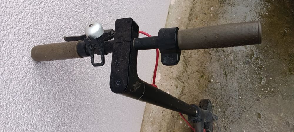 Vând trotineta electrica xiaomi defectă