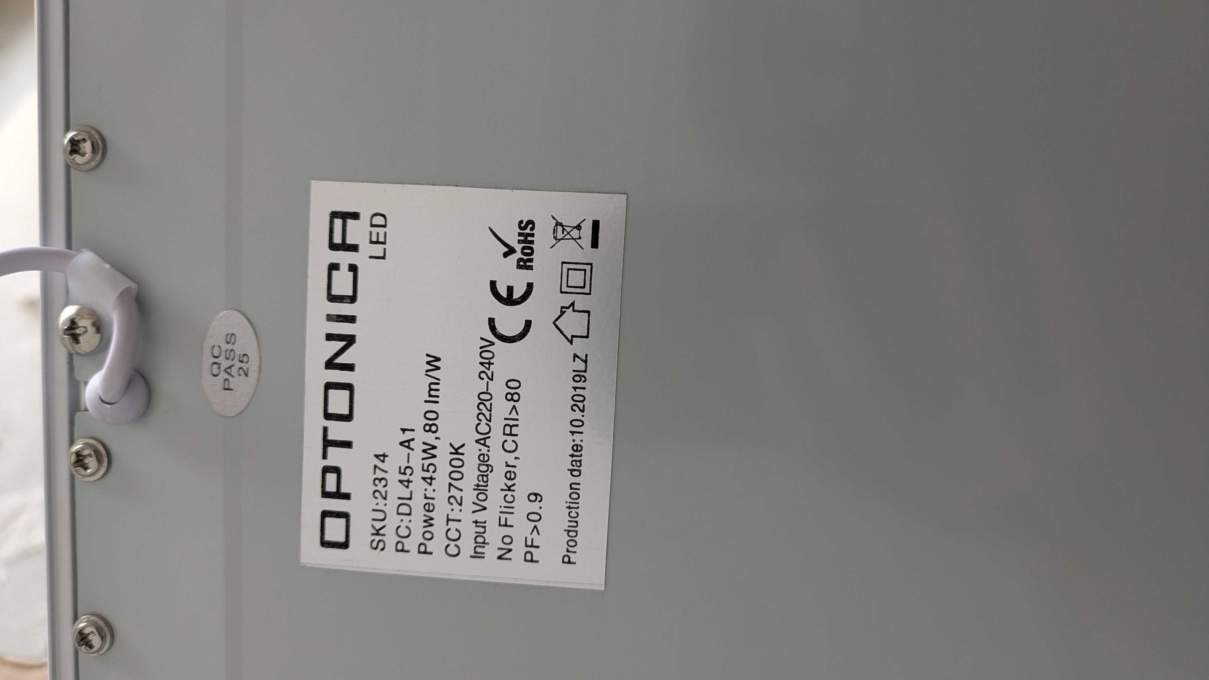 LED панел с топла светлина (2700K) 45W - 7бр. Продават се и отделно.