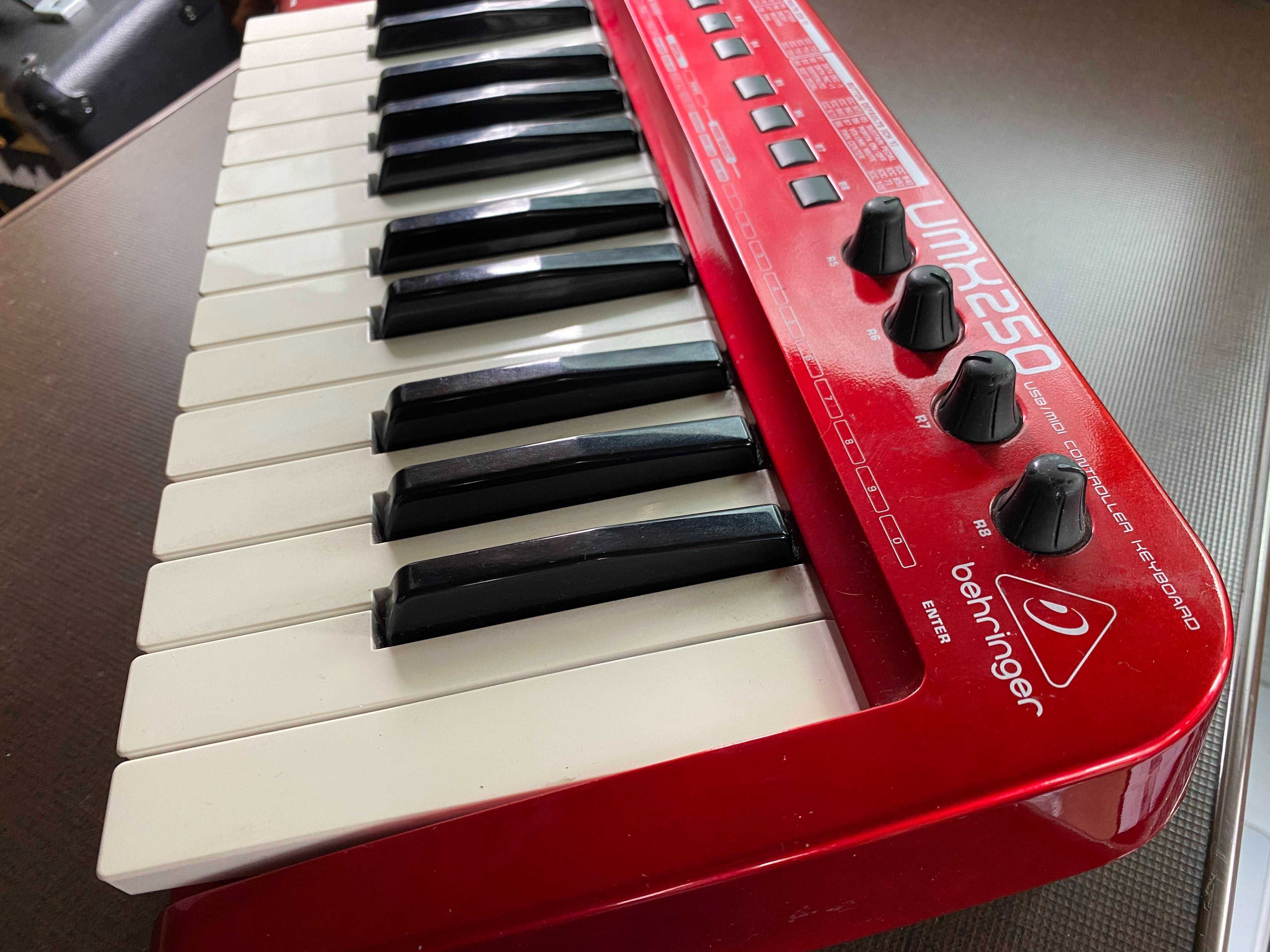 Midi-клавиатура Behringer UMX 250