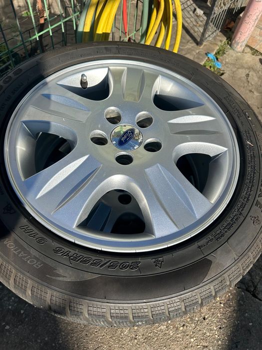 Jenti aliaj Ford cu cauciucuri de iarnă 205/55/16