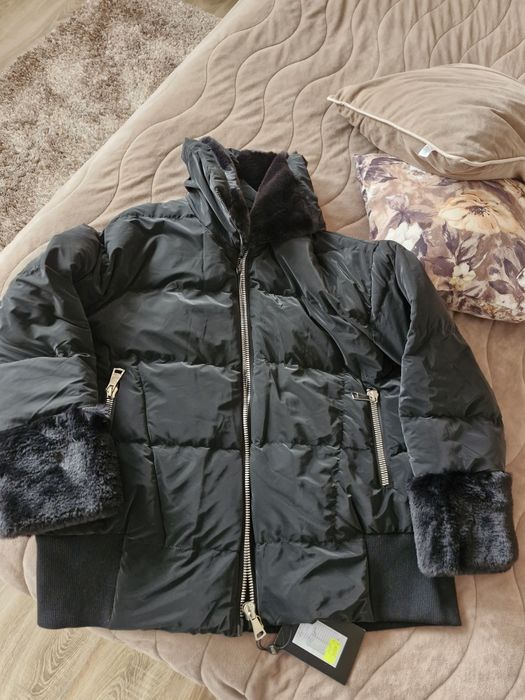 Зимно яке чисто ново