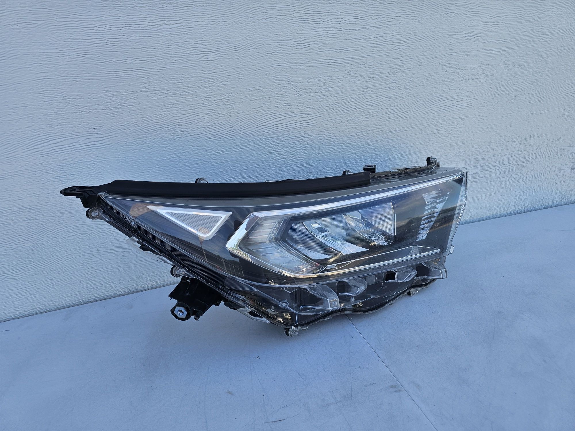 Far dreapta Toyota Rav4 Full Led