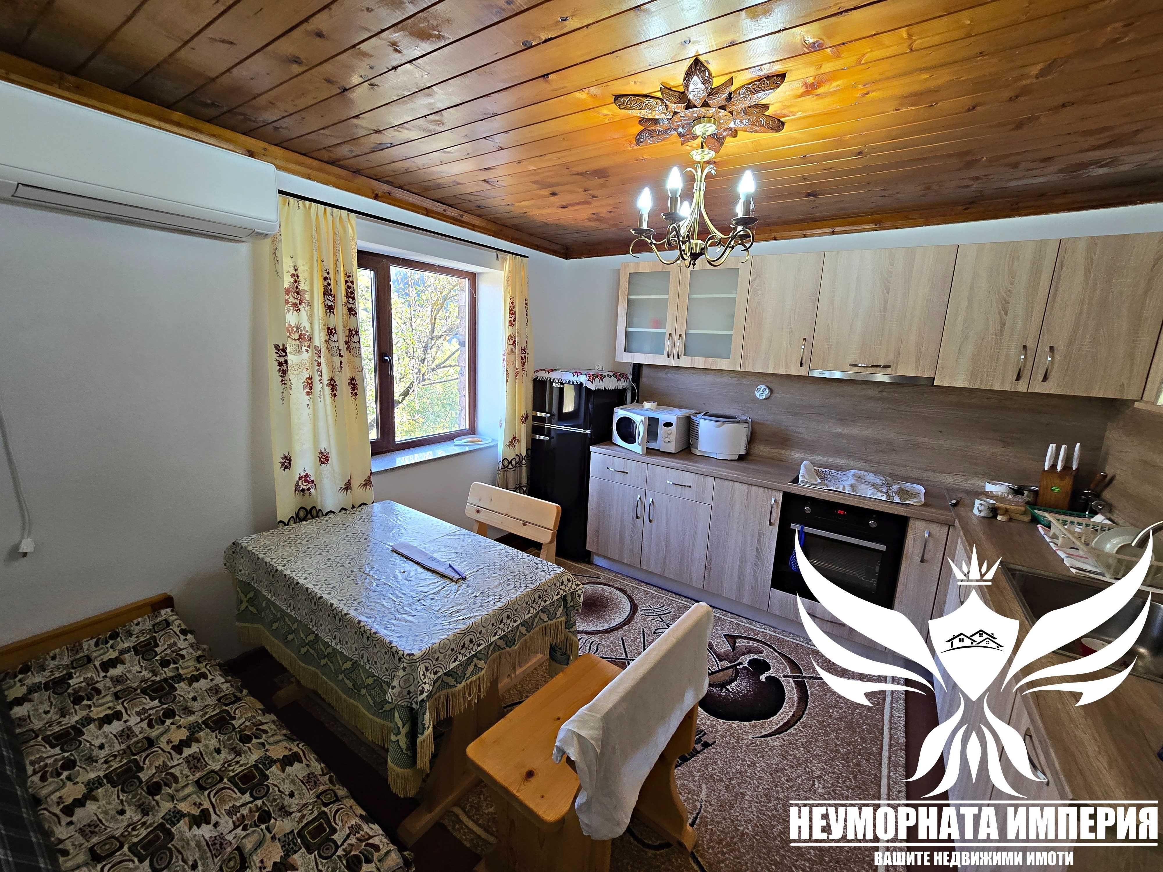 Продавам две къщи с 340РЗП и 880кв. двор в село Дряново общ. Лъки