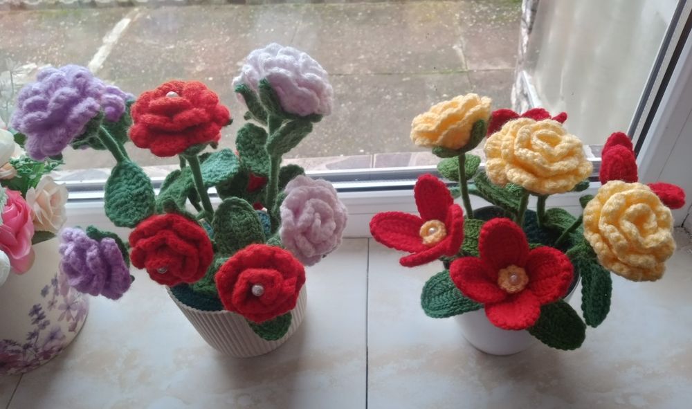 Vând flori croșetate