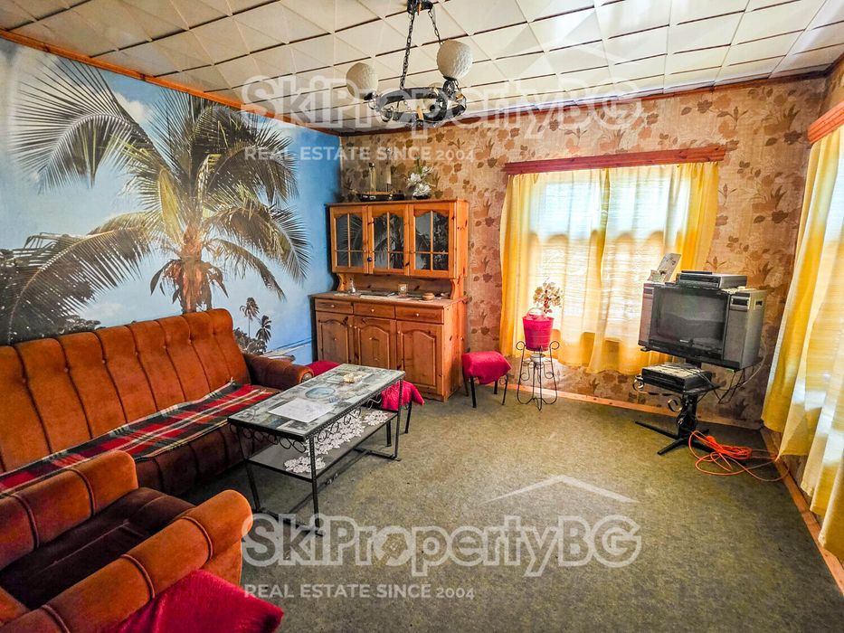 Две къщи с голяма градина в село Райово!