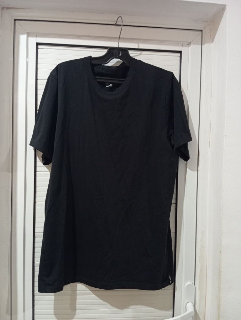 Icebreaker, Wolford, Ermenegildo Zegna, arkteryx