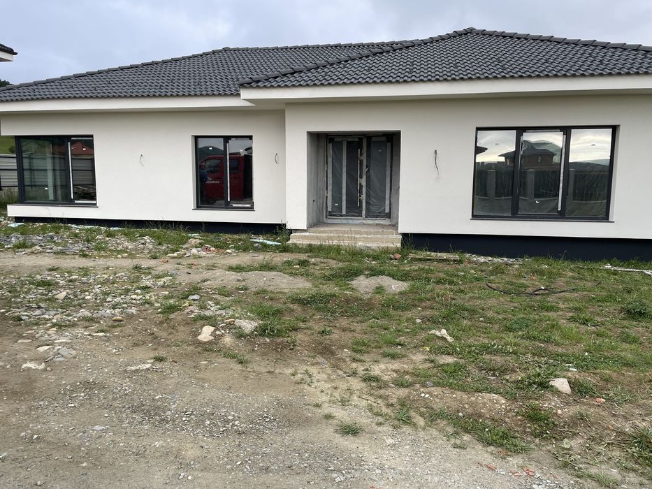 Construim case la rosu , semifinisat si finisat