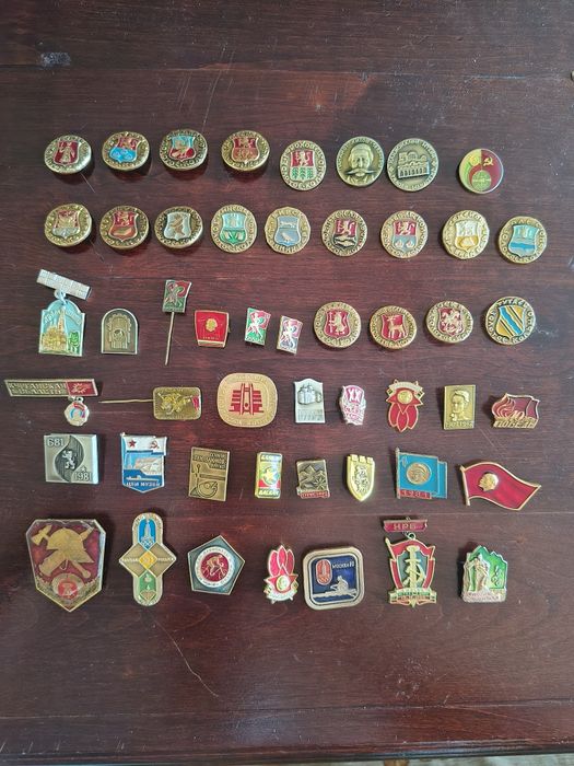 Продавам значки от СОЦа