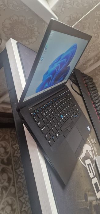 Dell Core i7-8650U operativka ddr4 16gb hotira 256gb m2ssd  i