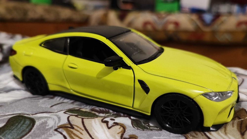 Vind o mica colectie de machete masini din metal(die-cast),noi