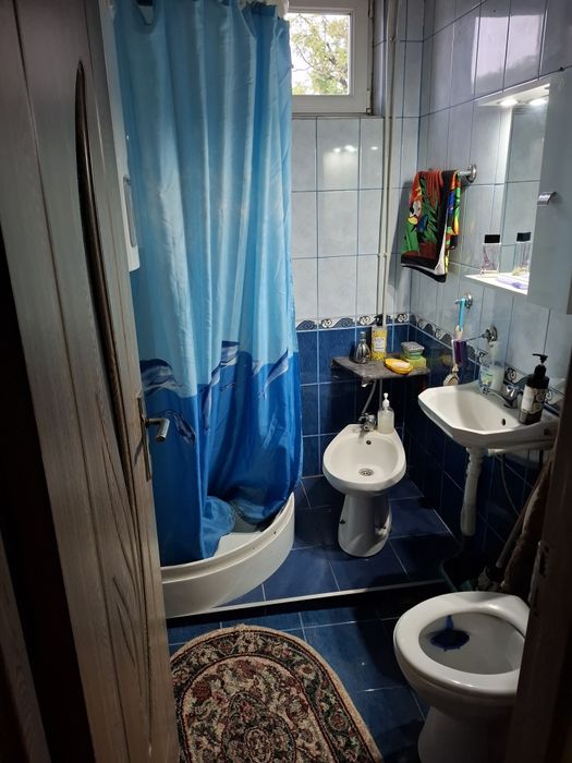 Apartament cu 2 camere decomandat!