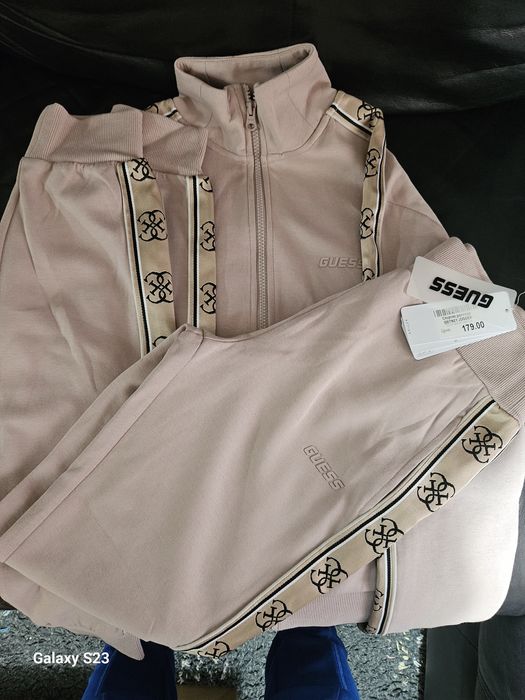 Дамски екип  "Guess" оригинален с етикети