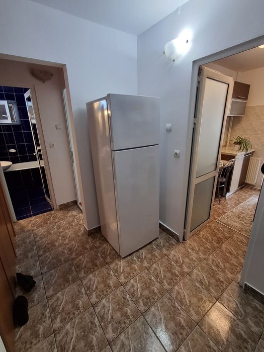 Închiriez apartament 2 camere decomandat Micro 17