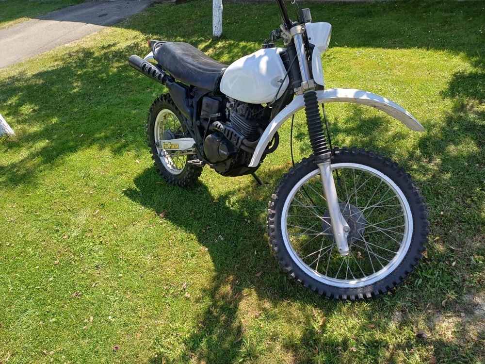 Vând Motocicleta de teren, marca Suzuki, de 250cc