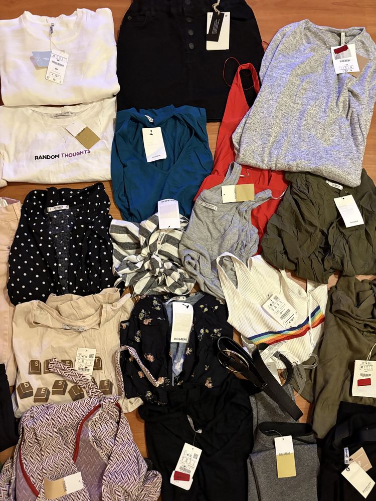 Lot haine Stradivarius si Pull&Bear noi cu eticheta