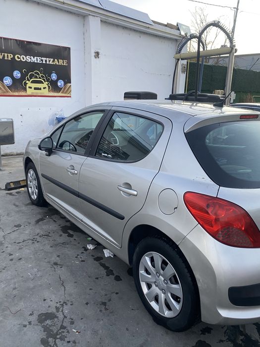 Vand sau schimb peugeot 207
