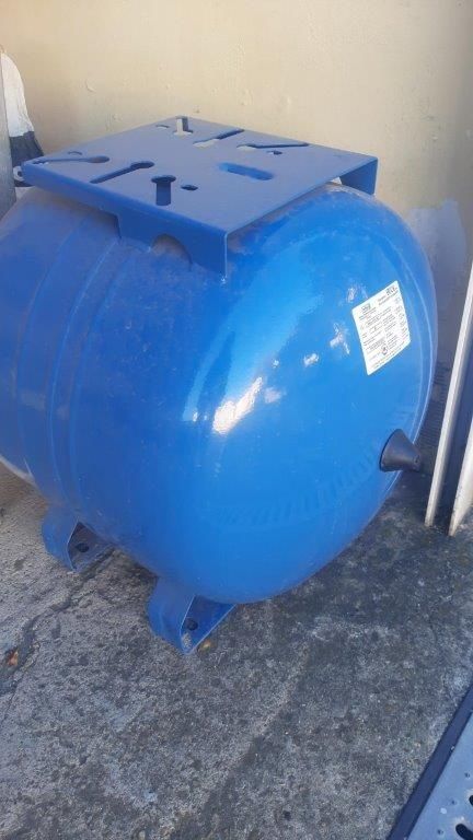 Vand centrala pe gaz (60kw)cu boiler 200l  pompe. Vana amestec, vas