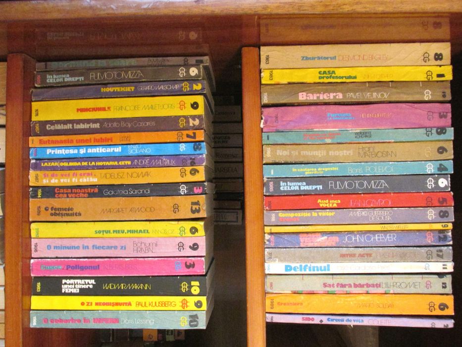 Lot 66 Carti Colectia GLOBUS, ani publ. 1976-1990, Editura Univers NOI