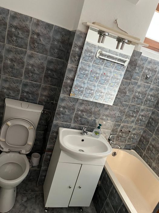 Închiriez apartament