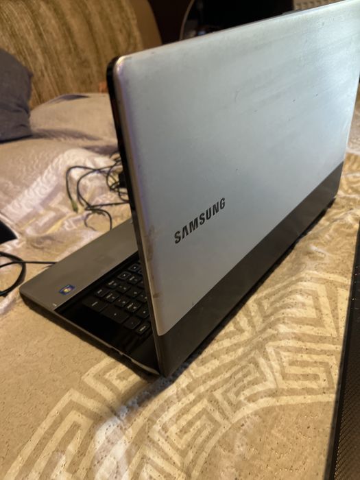 Laptop Samsung NP 305E cu upgrade de memorie ram si ssd