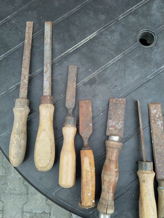 Dălți din cuțite de abricht .