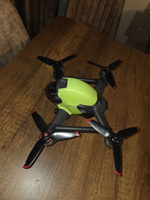 DJI FPV дрон + батерия и зарядно