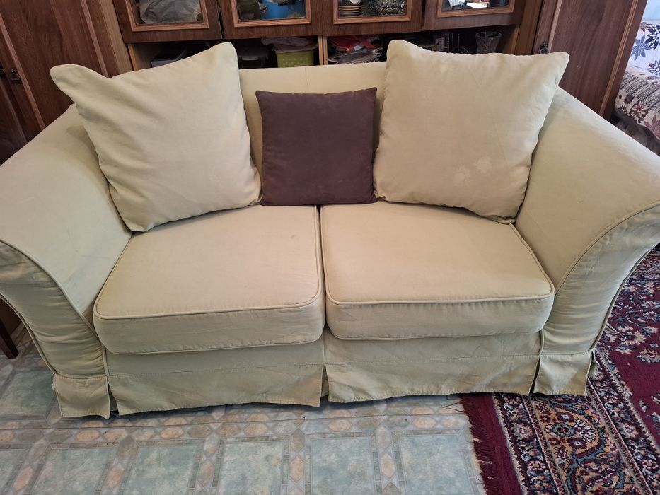 Зеленый диван не раскладной