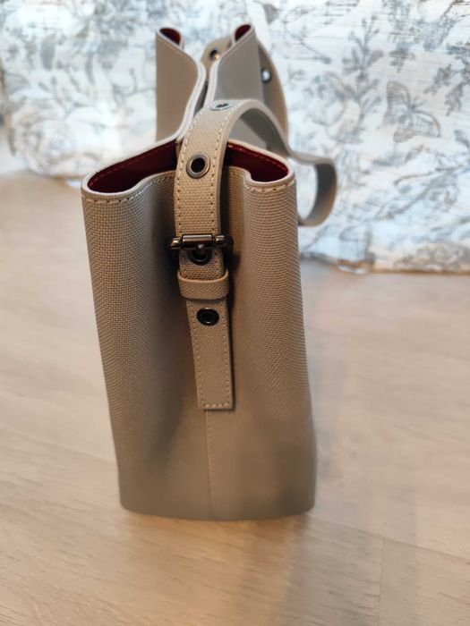 Vând geanta de piele