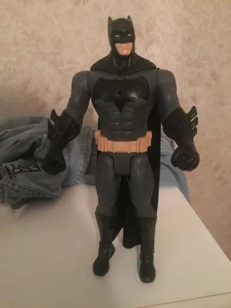 Фигурка Бэтмэн продается