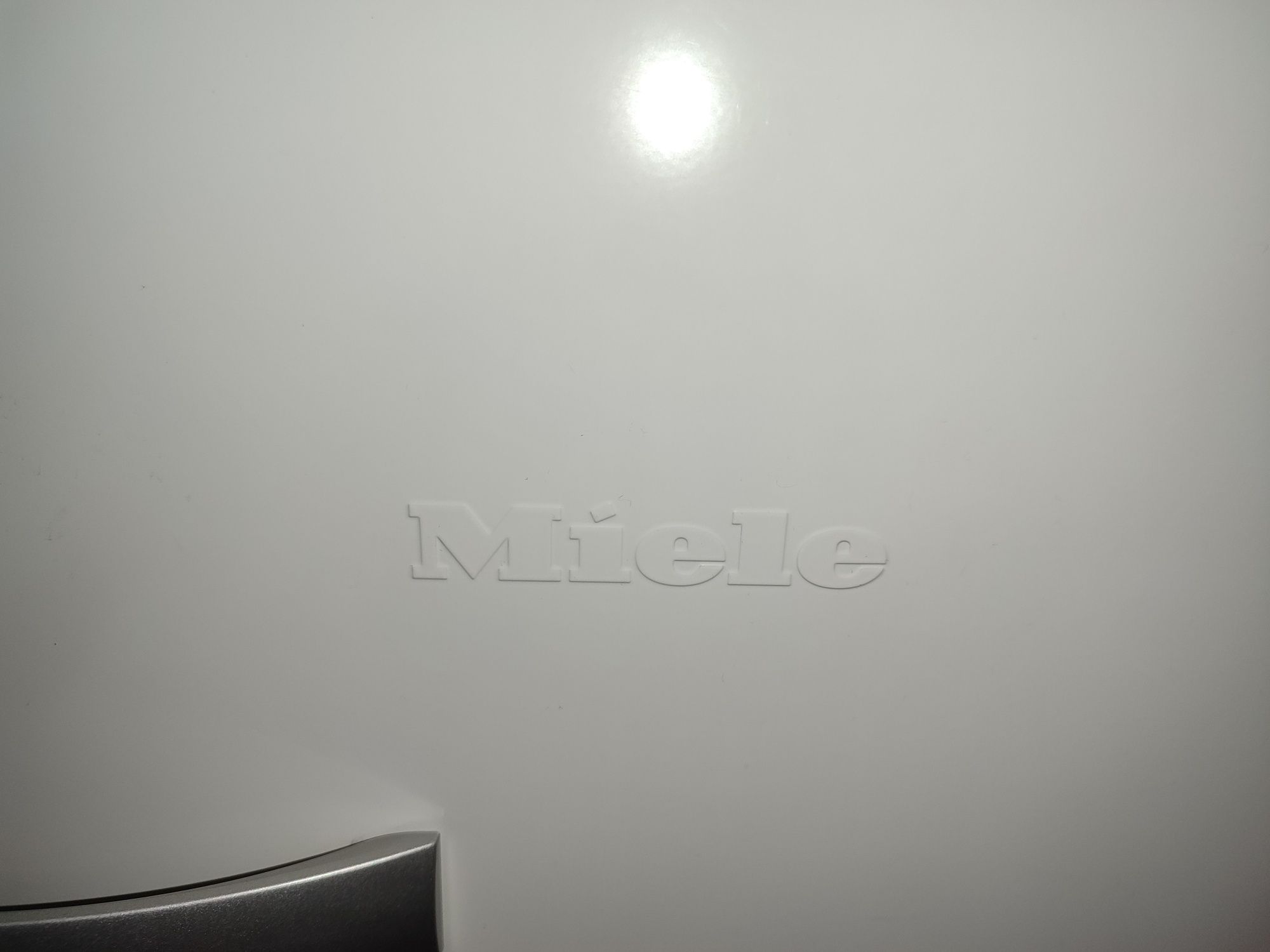 Фризер Miele FN 4452 S - NoFrost 200 литра