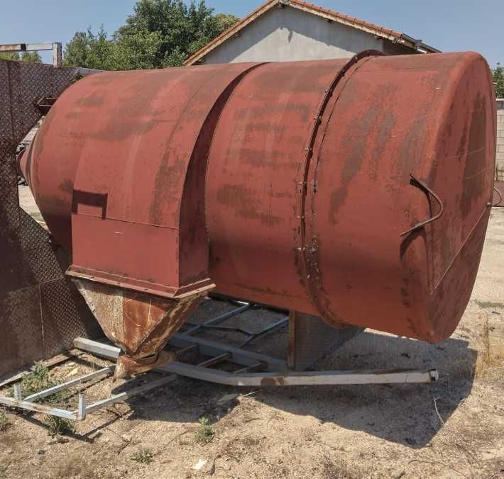 Метален силоз за фураж, резервоар за вода 4/4.5м3, h260,D145см