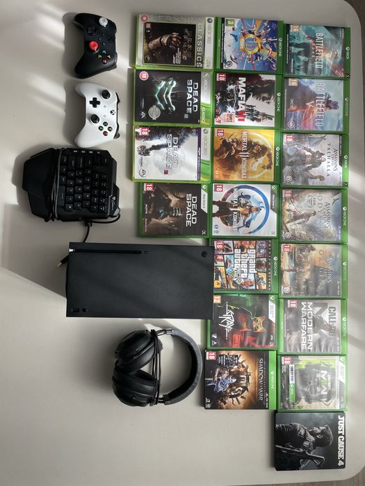 Xbox Series X cu 2 joystickuri - colectie jocuri si bonus