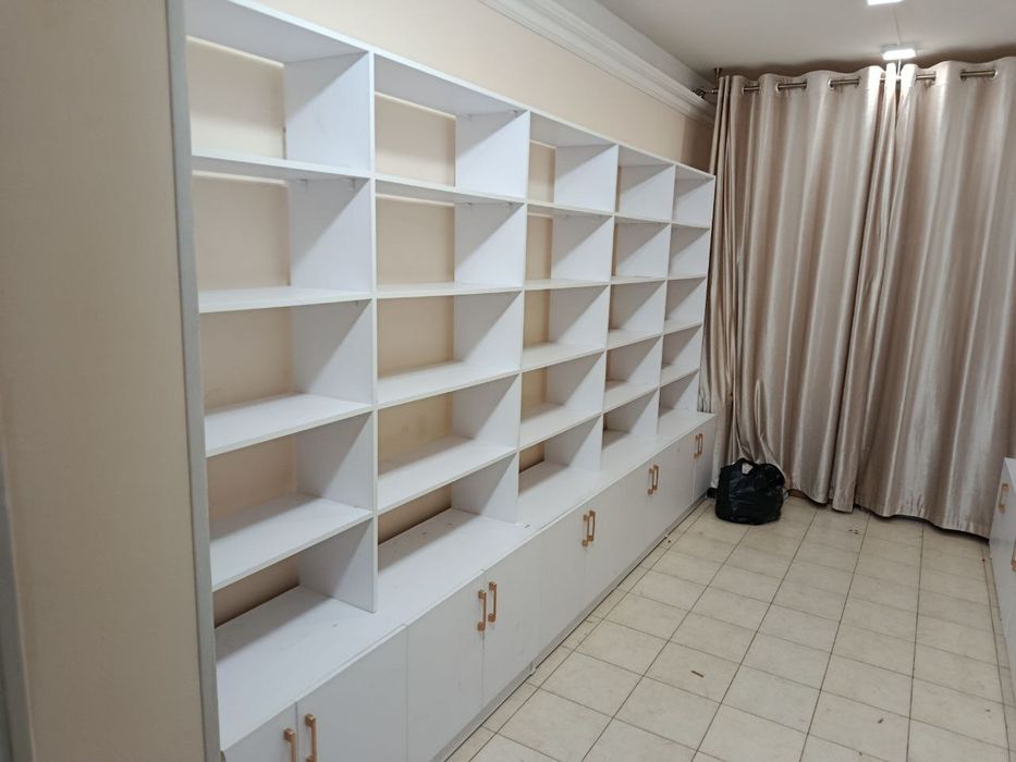 Продаются полки шкафы для магазина