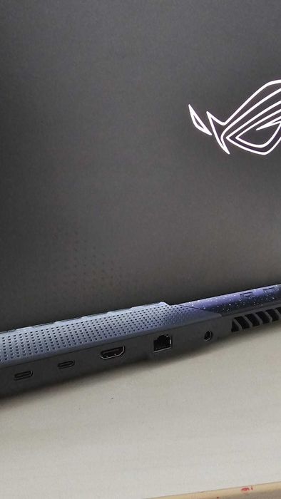 Laptop Gaming ASUS ROG Strix G15 display 300Hz