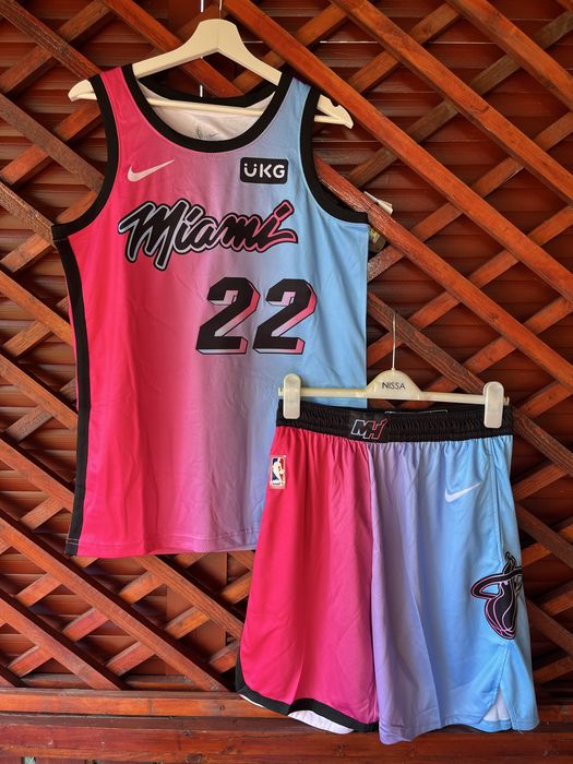 Compleu baschet - Miami Heat - Butler 22