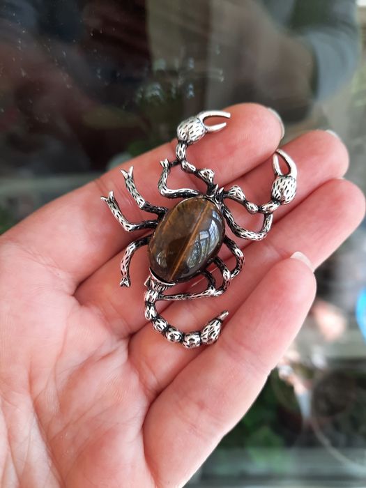 Брошь кулон Скорпион с натуральными камнями, авантюрин, тигров
