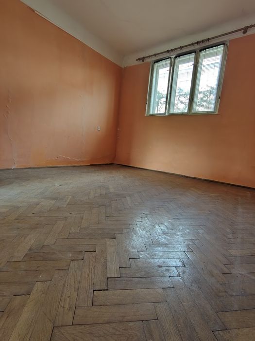 Casa in Oradea vânzare ,str Izvorului.Ocazie !87000€
