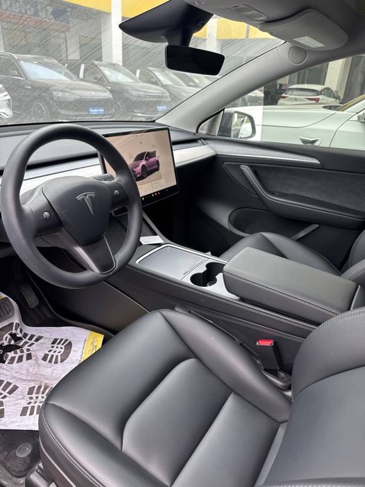 Tesla model Y 2024 йил