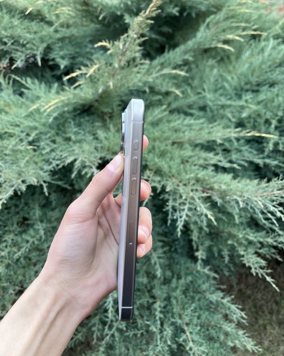 Iphone 15 pro max sim