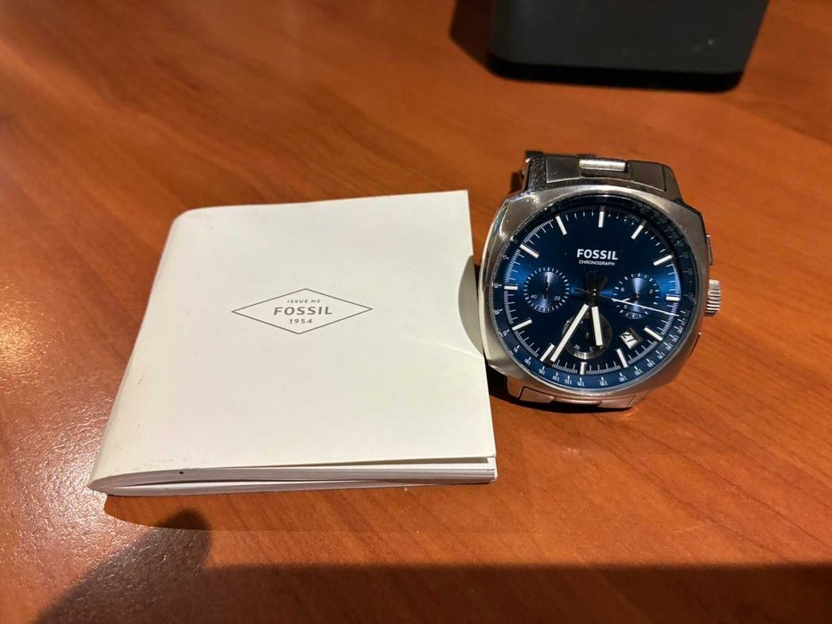 Продавам часовник Фосил много запазен