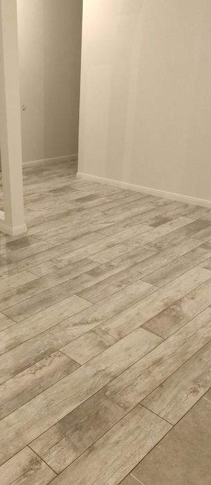 Укладка ламината, кварцвинил, линолеум, установка плинтуса