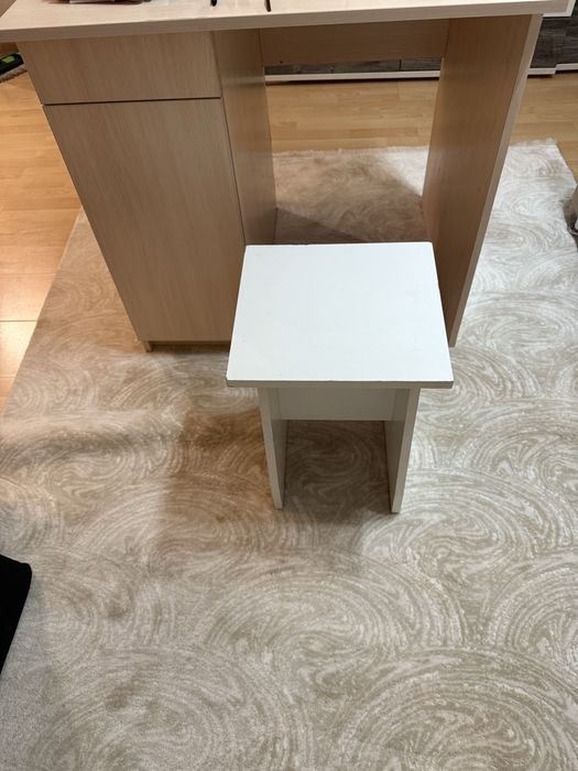 Продам компьютерный / рабочий стол и табурет к нему