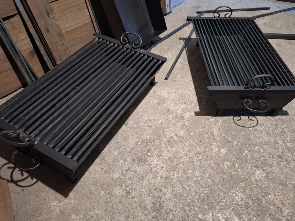 Скари на дървени въглища BBQ