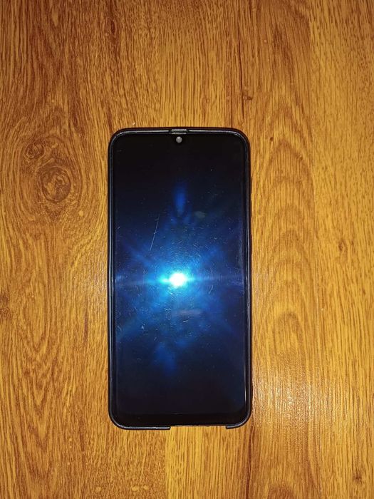 Продавам запазен Самсунг А30