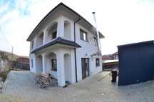 Casa de inchiriat  zona Aeroport linga statia autobuz M43