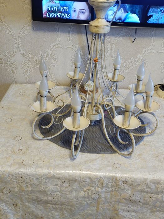 Продам люстру недорого