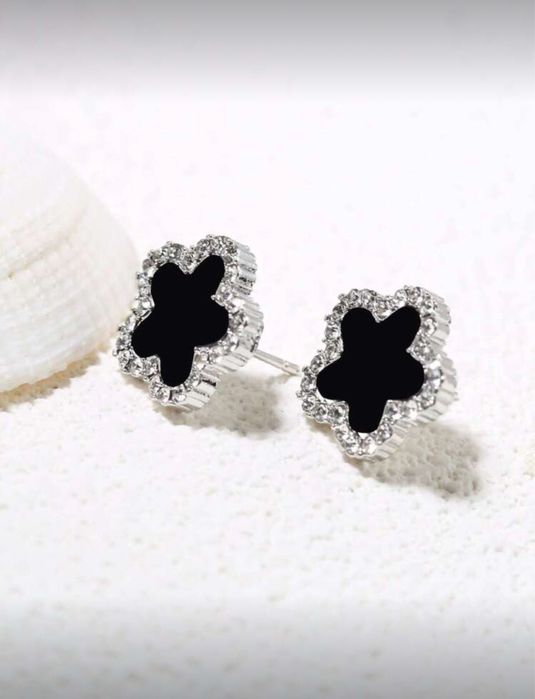 Cercei trifoi placati cu rodiu