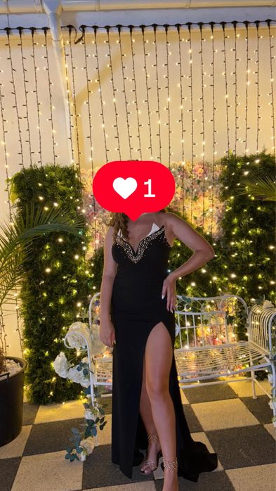 Vand rochie neagra ocazie purtata o singura data