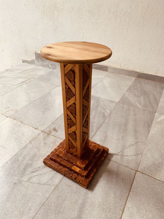 Шведски ретро дървен постамент