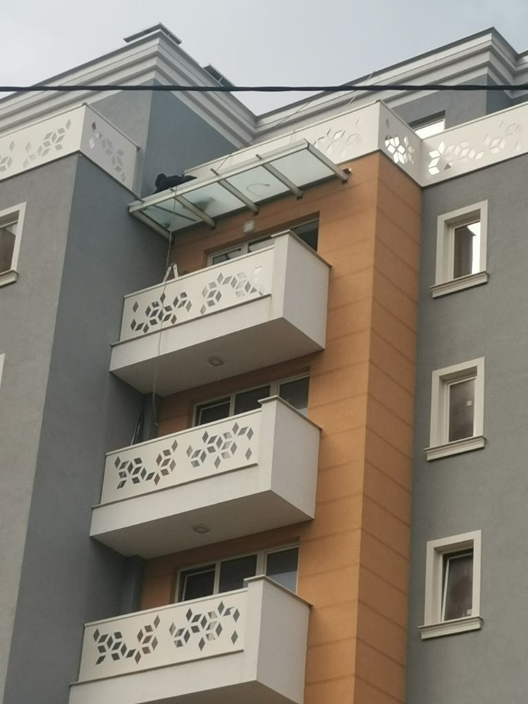 Дава се под наем Тристаен апартамент в София, Левски - 94 кв.м за 663 € - Снимка #1
